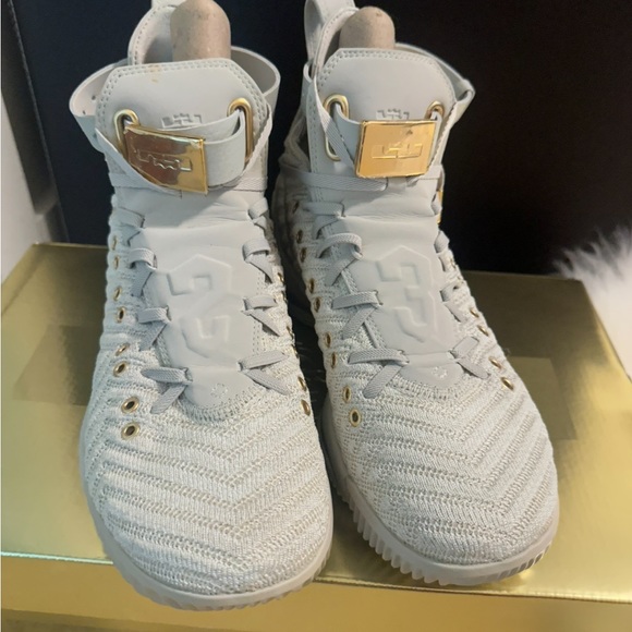 24k Gold Limited Edit Sail Lebrons XVI - Picture 2 of 4